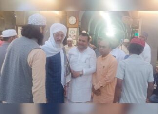 Burhanpur Ramadan 2026:बुरहानपुर में रमजान का 26वां रोजा: जिला कांग्रेस अध्यक्ष रिंकू टाक ने शाही जामा मस्जिद में इफ्तार किया