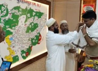 spwellcome:बुरहानपुर: ‘गंगा-जमुनी तहजीब’ के साथ नई शुरुआत, दरगाह-ए-हकीमी ने किया नवागत एसपी का इस्तकबाल दरगाह ए हकीमी प्रबंधन व्दारा नवागत एसपी आशुतोष बागरी का स्वागत